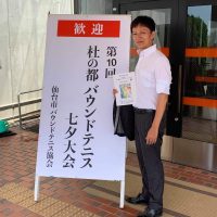 体育館前での１枚